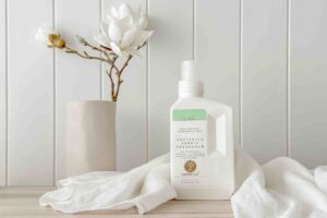 كيفية عمل معطر الملابس (بديل داوني) في المنزل