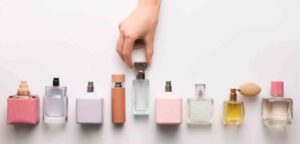 ثبات العطور: لماذا تدوم بعض الروائح طويلاً وتختفي أخرى بسرعة؟